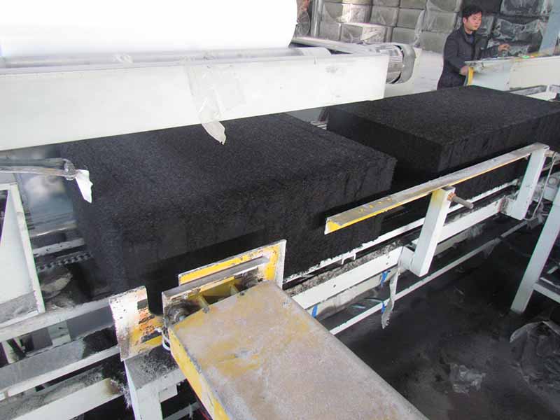 <a href='http://www.bobaxl.cn/shimogaixingshuinibaowenban/'>石墨改性水泥基保溫板</a>車間照片-5